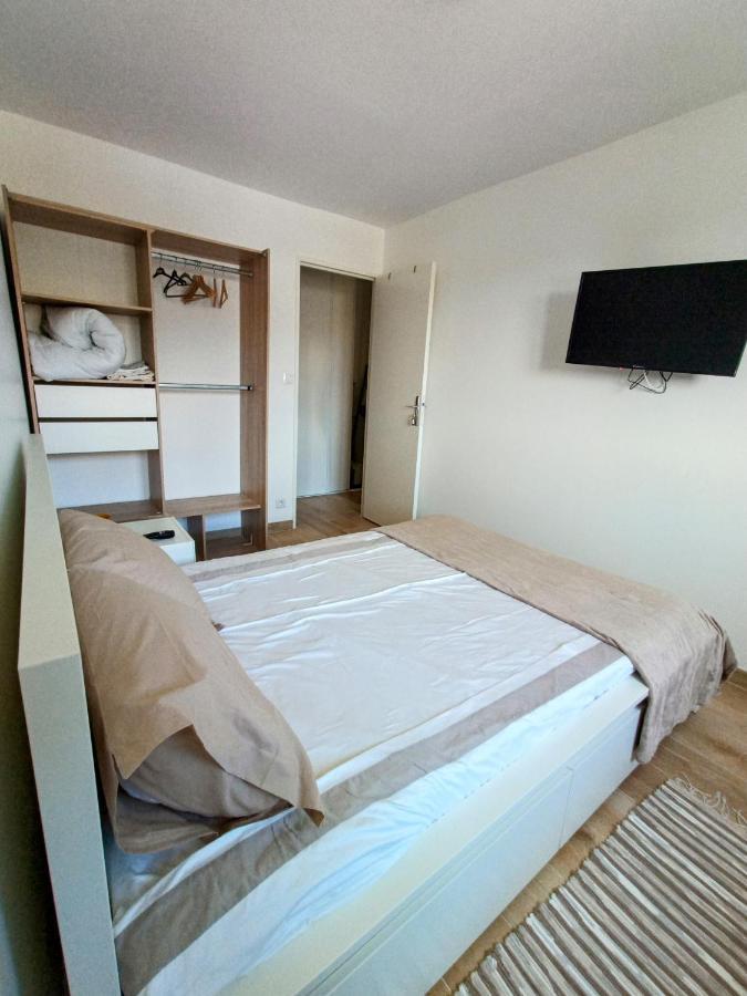 Private Room In Renovated Apartment - Tram 1 Min Walk 尼斯 外观 照片