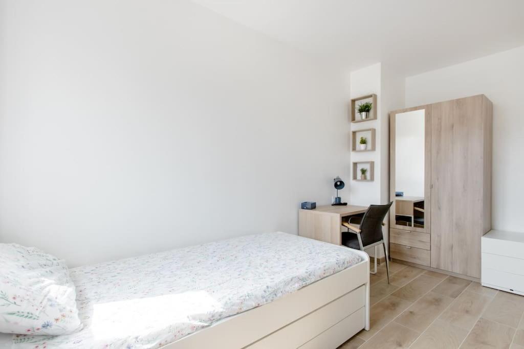 Private Room In Renovated Apartment - Tram 1 Min Walk 尼斯 外观 照片