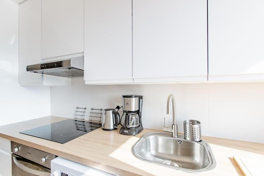Private Room In Renovated Apartment - Tram 1 Min Walk 尼斯 外观 照片